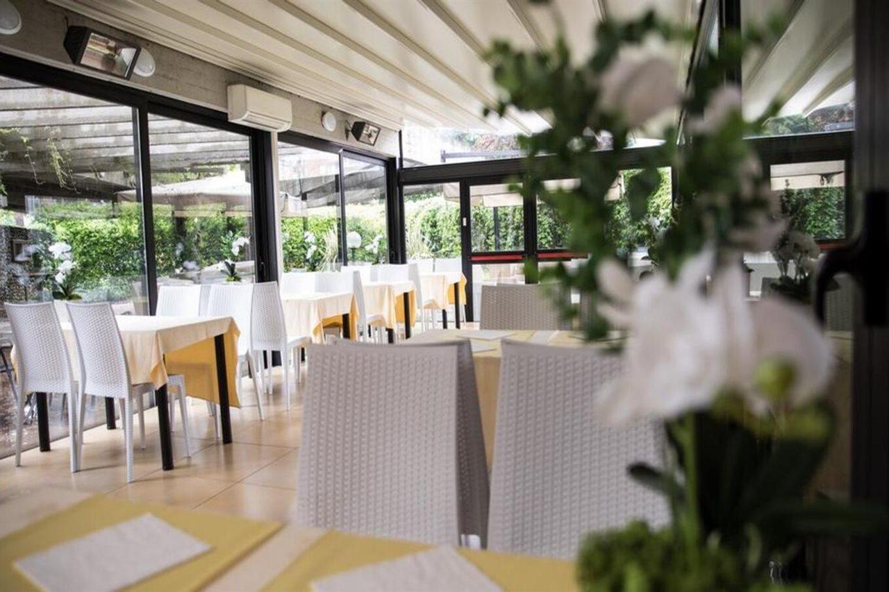 Ih Hotels Milano Eur - Trezzano Sul Naviglio Exterior photo