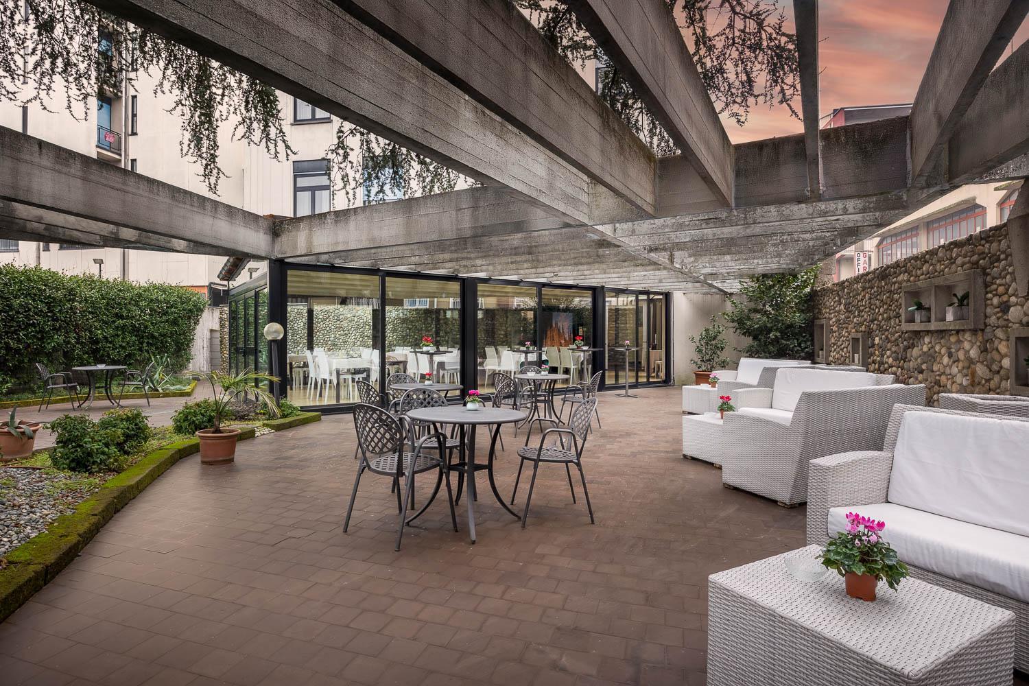 Ih Hotels Milano Eur - Trezzano Sul Naviglio Exterior photo