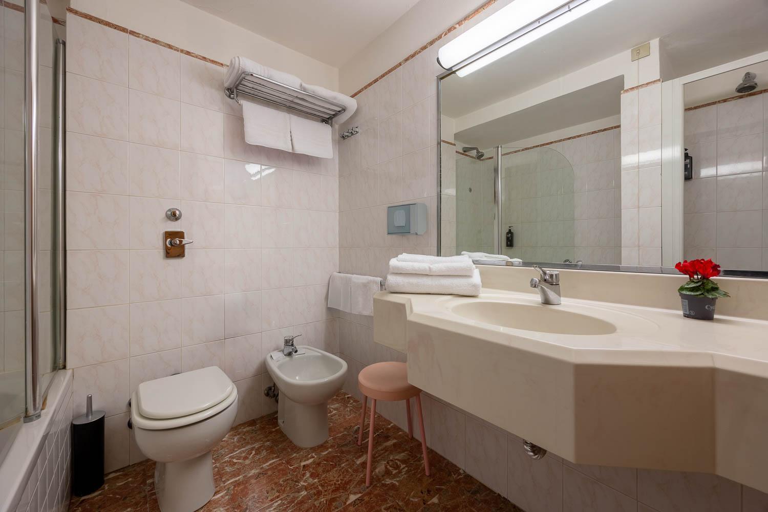 Ih Hotels Milano Eur - Trezzano Sul Naviglio Exterior photo