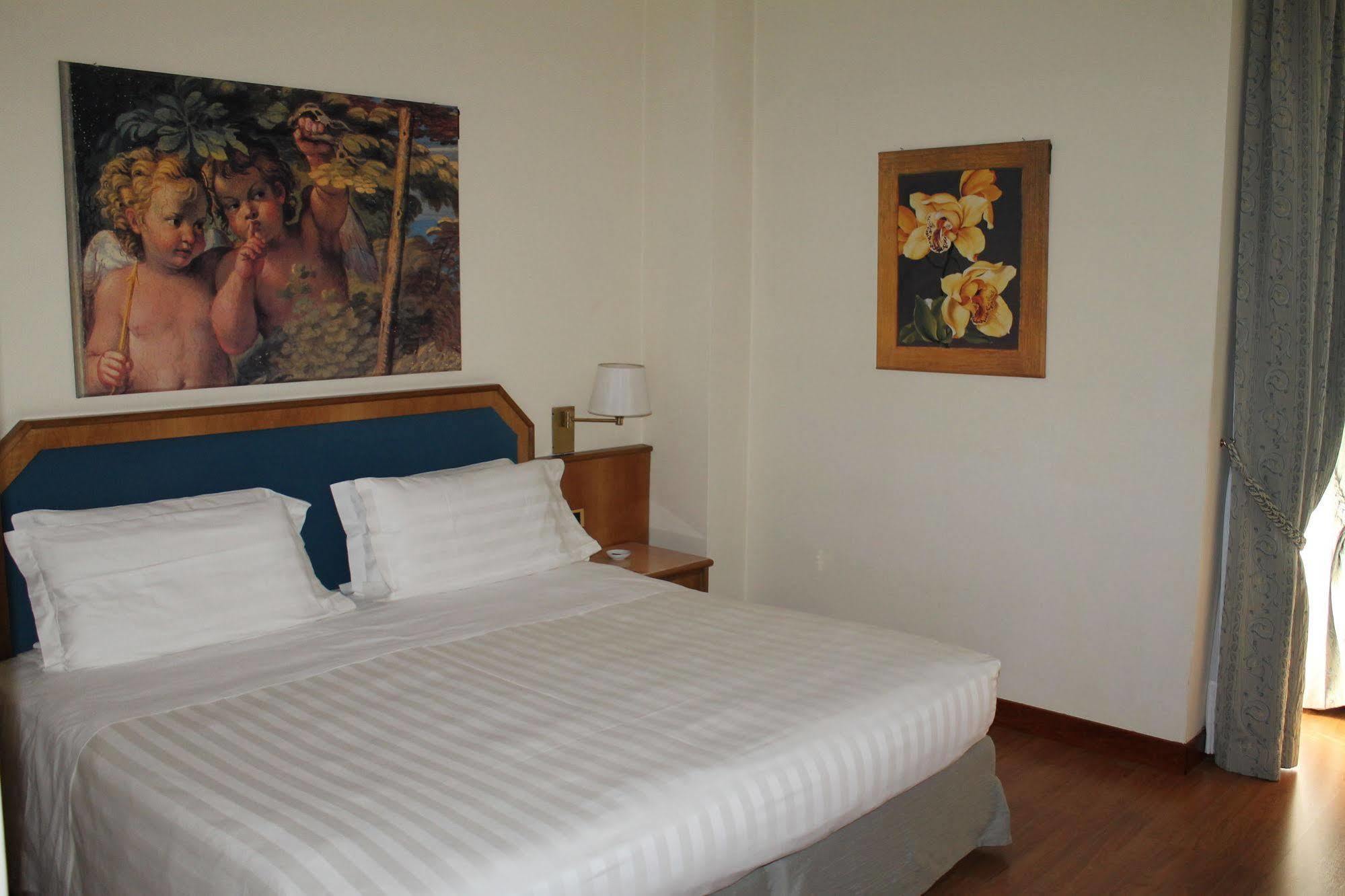 Ih Hotels Milano Eur - Trezzano Sul Naviglio Exterior photo